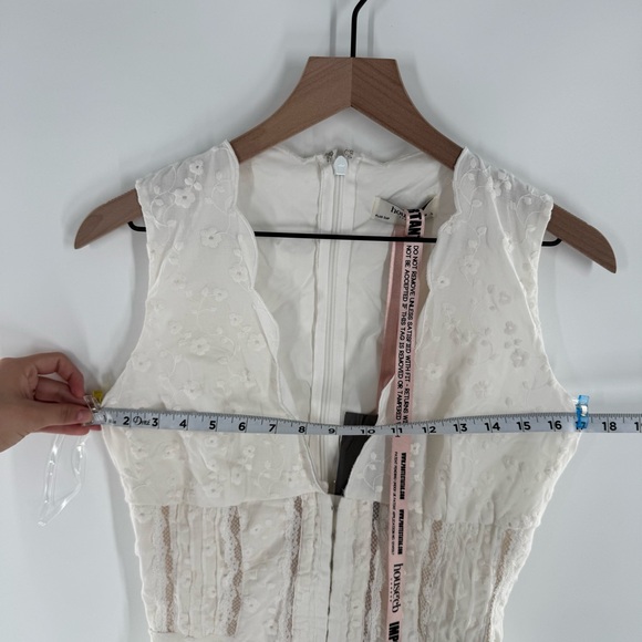 New! House of CB Sophina Embroidered Plunge Neck Bustier Dress Small Plus Cup - Picture 16 of 16
